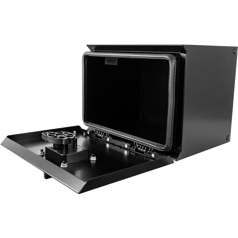 Verktøykasse Daken ZEN31, skråvisning med åpen frontluke, synlig lufttett pakning og innvendig monteringsmekanisme.