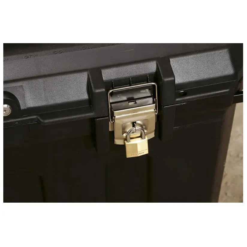 Verktøykasse Kombi 189L, nærbilde av låsemekanisme med metallhengelås og ekstra forsterket lokk.