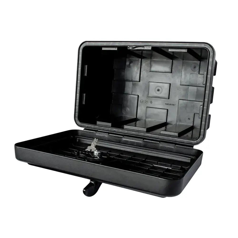 Verktøykasse med håndtak, åpent lokk avslører nøkkel i bunnen og glatte, robuste innvendige flater.