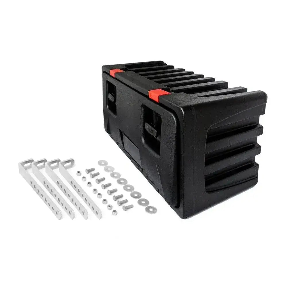 Verktøykasse med håndtak, sort plast med fire sølvbraketter, skruer og røde detaljer på lokket.