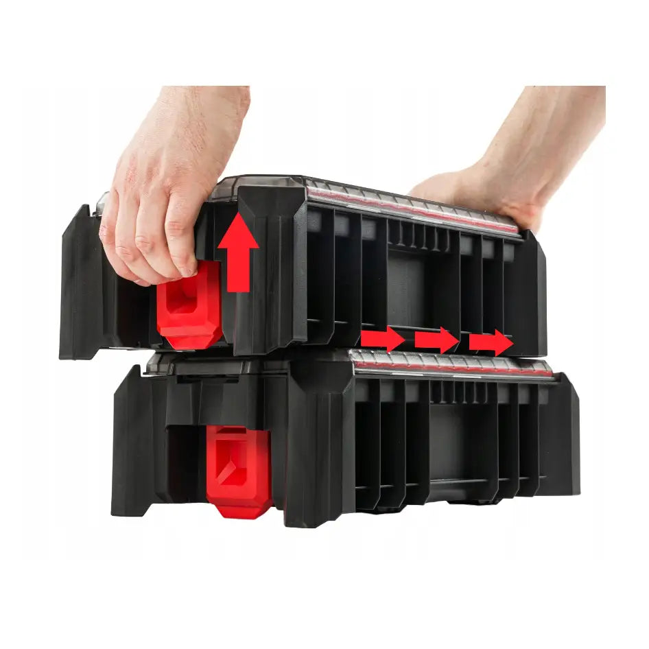 Verktøykasse på hjul fra Kistenberg, to svarte modulkasser med røde låser, sidevisning mens toppkassen løftes.