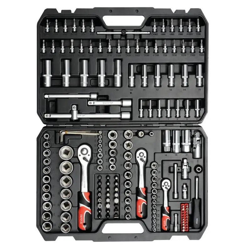 Verktøysett 1/2", 173 deler, oversiktsbilde av pipesett i hardplastkoffert med røde og sorte detaljer.