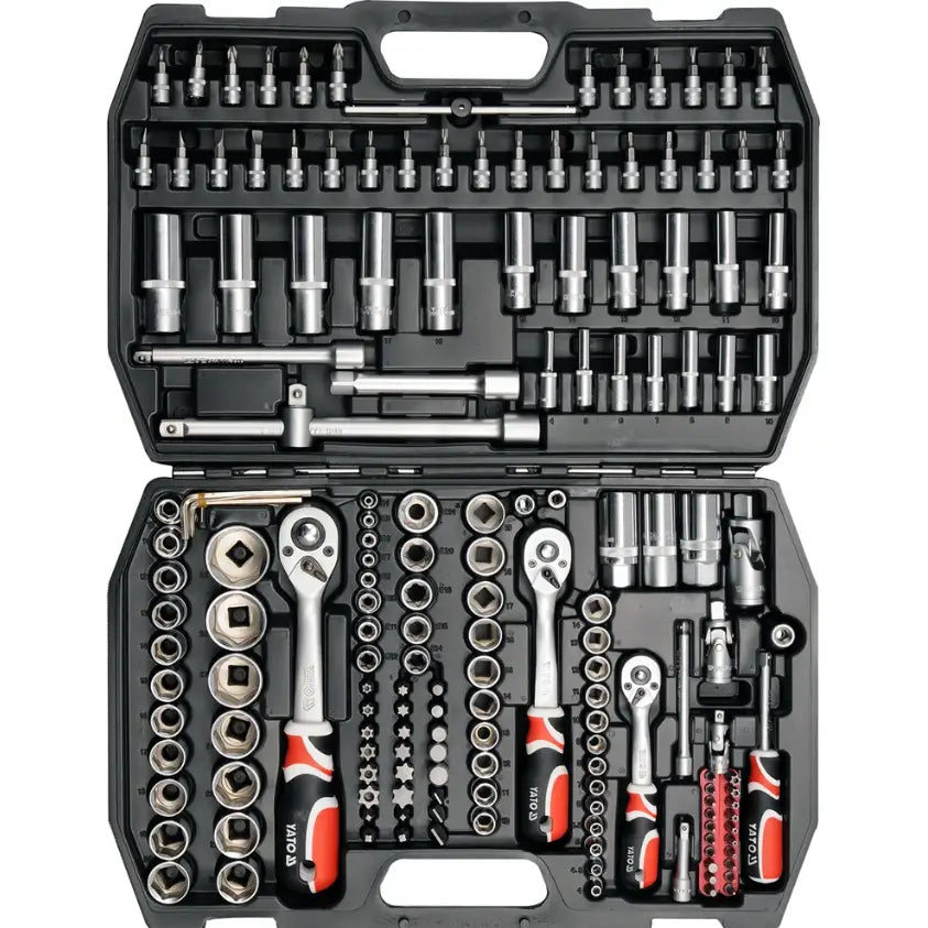Verktøysett 1/2" XXL, åpent sort skrin sett ovenfra med 173 deler, inkludert piper, bits og skrallehendler.