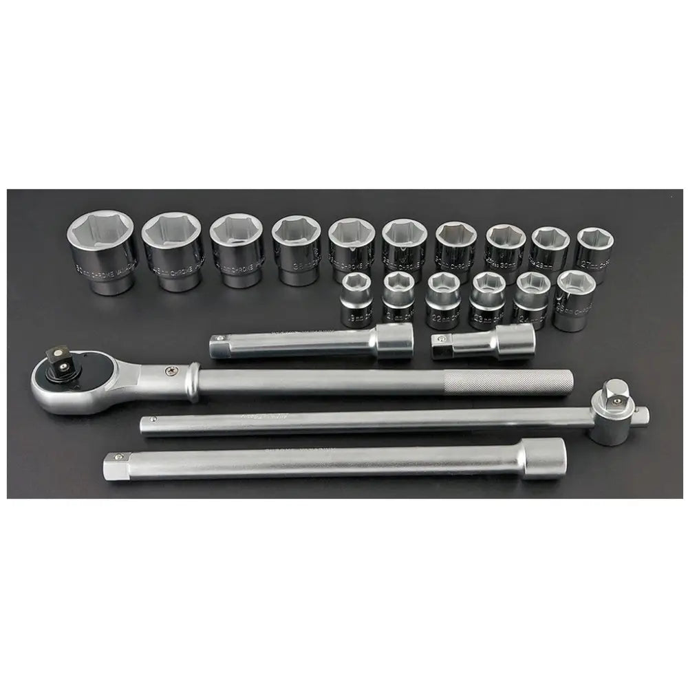 Verktøysett med 21 sølvfargede pipenøkler og tilbehør, sett ovenfra med synlige størrelsesmarkeringer.