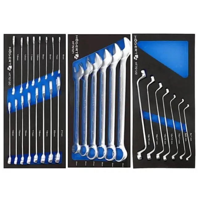 Fastnøkler i krom, sortert etter størrelse i svarte og blå skuminnlegg, sett ovenfra i verktøyskapet.