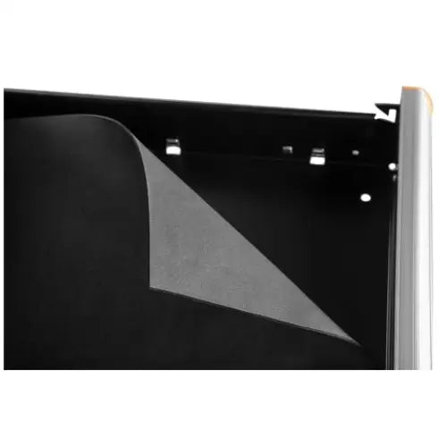 Verktøyskap Pro Neo Tools, detalj av grått panel løftet fra svart overflate og synlig metallramme til høyre.