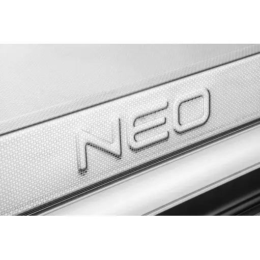 Verktøyskap Pro Neo Tools, nærbilde av strukturert overflate med preget "NEO"-logo og tydelig tekstur.