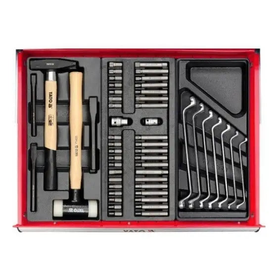 Verktøyskap på hjul, oversiktsbilde av sort sett med 177 deler, inkludert hammer og piper i rødkantet eske.