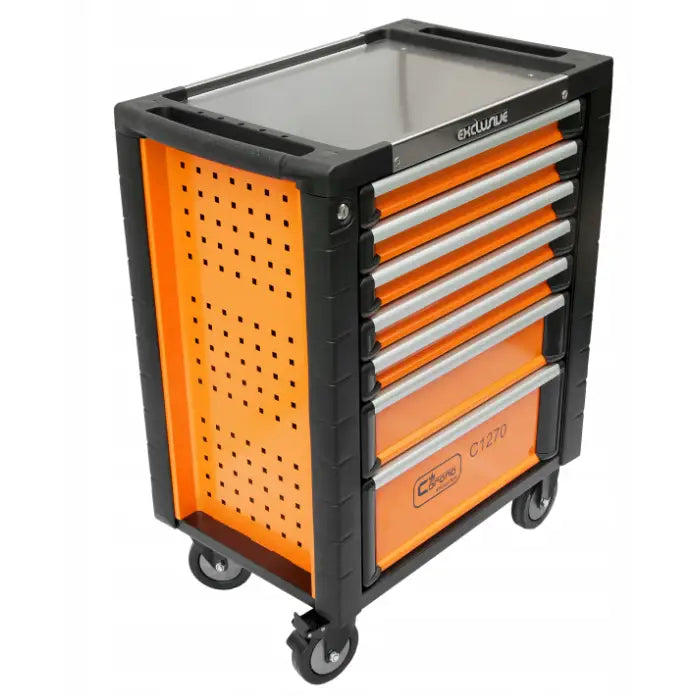 Verktøyskap vogn Corona, oransje og svart med syv metallskuffer og hjul, skrå frontvisning.