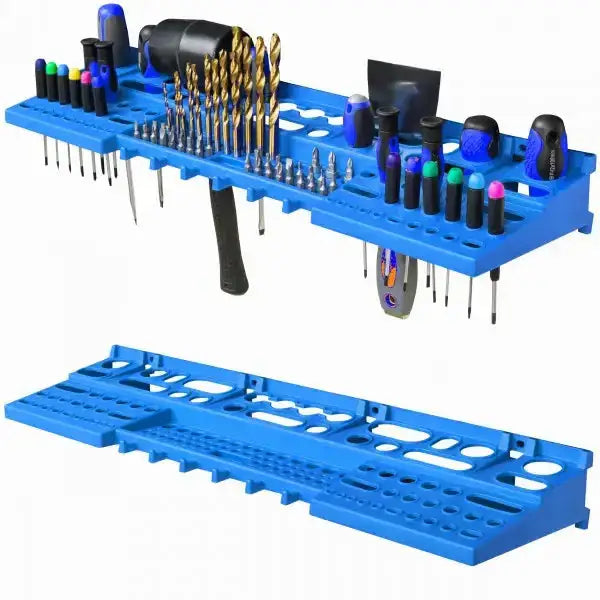 Blå verktøytavle i plast, sett skrått ovenfra, med verktøy øverst og tomme hull nederst for fleksibel oppbevaring.