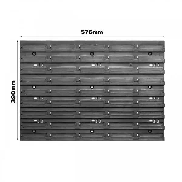 Verktøytavle 230x78 cm, svart plastplate med horisontale spor og tydelig markerte mål 576 mm x 390 mm.