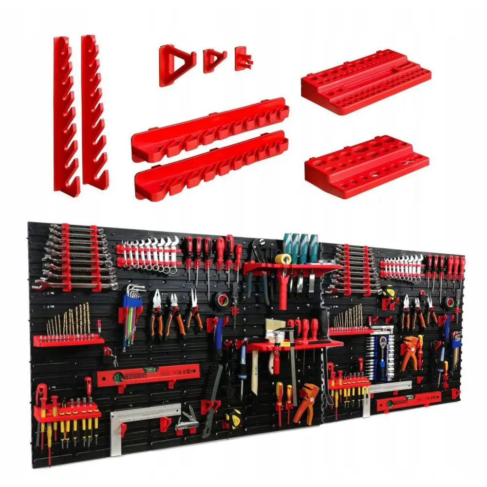 Verktøytavle for verksted, sort plate med røde holdere og variert verktøy organisert på vegg.