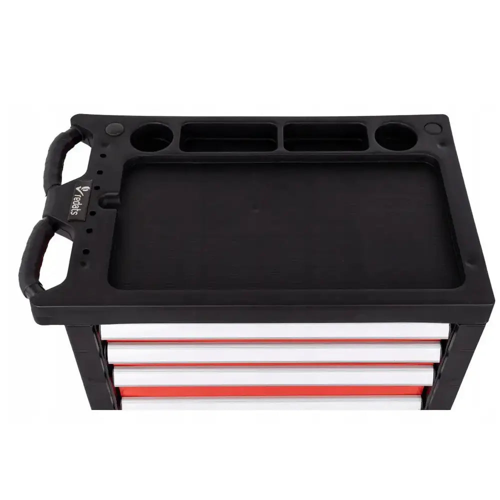 Verktøyvogn med sort toppbrett med flere rom, sett ovenfra, røde og hvite skuffer og sidehåndtak.