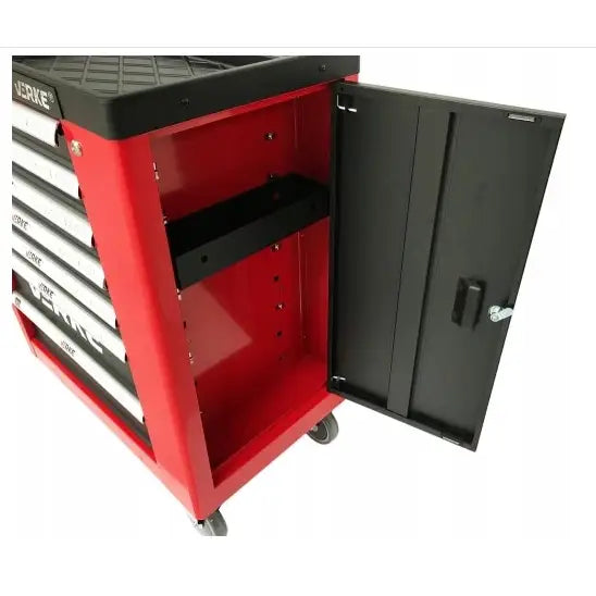 Verktøyvogn med sju skuffer, sidevisning med åpen dør som viser tomt skaprom og solide hjul.
