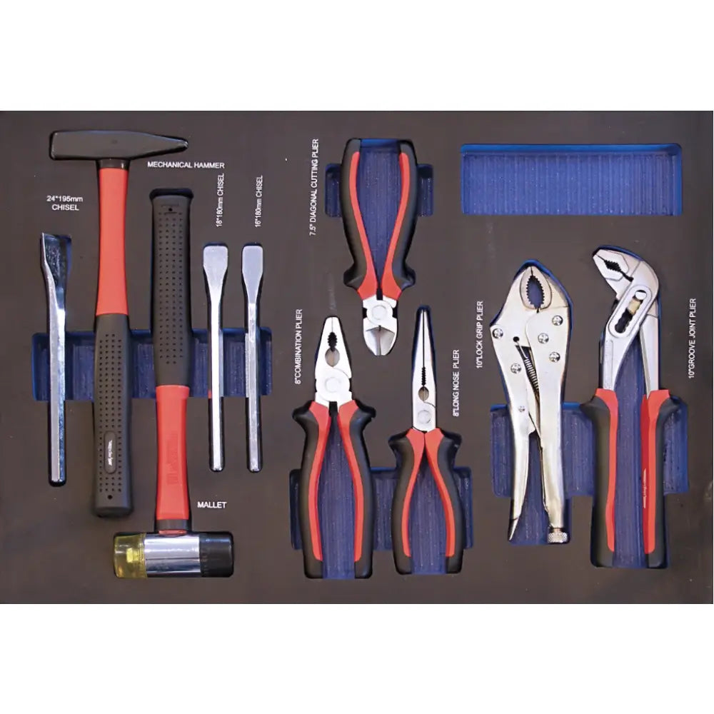 Verktøyvogn Adler, oversiktsbilde av sort og rødt verktøysett med hammer, meisler, klubbe og tenger i plastinnlegg.