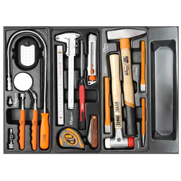 Verktøyvogn Corona, sort plastbrett med oransje og metall håndverktøy sett ovenfra, inkludert hammer og skyvelære.