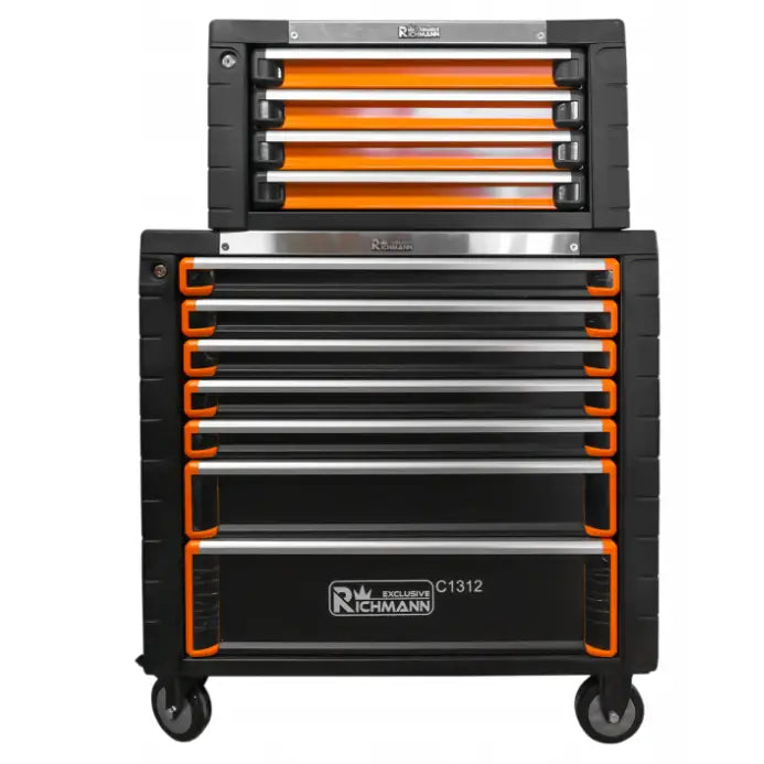 Verktøyvogn Corona, sort og oransje, frontvisning med 11 skuffer i ulike størrelser og hjul for mobilitet.