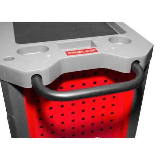 Verktøyvogn med 7 skuffer Proline, skrå vinkel som fremhever perforert sidepanel og sort håndtak.