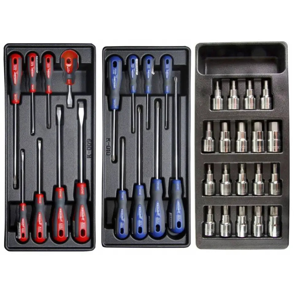 Verktøyvogn Proline, oversiktsbilde av skrutrekkere og piper med fargede håndtak sortert i plastbrett.