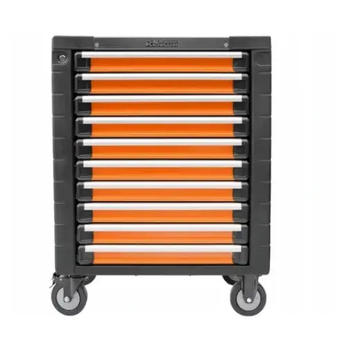 Verktøyvogn med ni oransje skuffer, sort front, to hjul synlige foran, egnet for mobil oppbevaring.