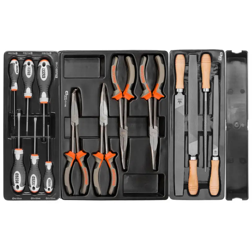 Verktøyvogn Skap Richmann, oversiktsbilde av sort verktøysett med oransje tenger og treskaftede filer i plastinnlegg.