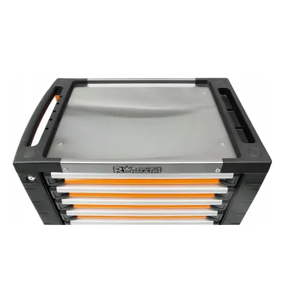 Verktøyvogn Skap Richmann sett ovenfra, viser metalltopp, oransje skuffer og sort håndtak på siden.