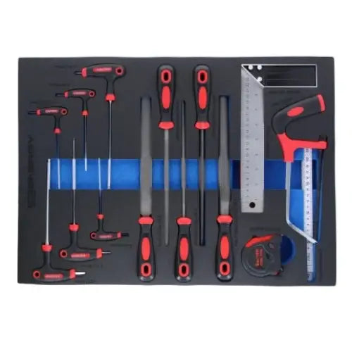 Verktøyvogn med 220 håndverktøy sett ovenfra, viser sort innlegg med røde og svarte håndtak i ulike former.