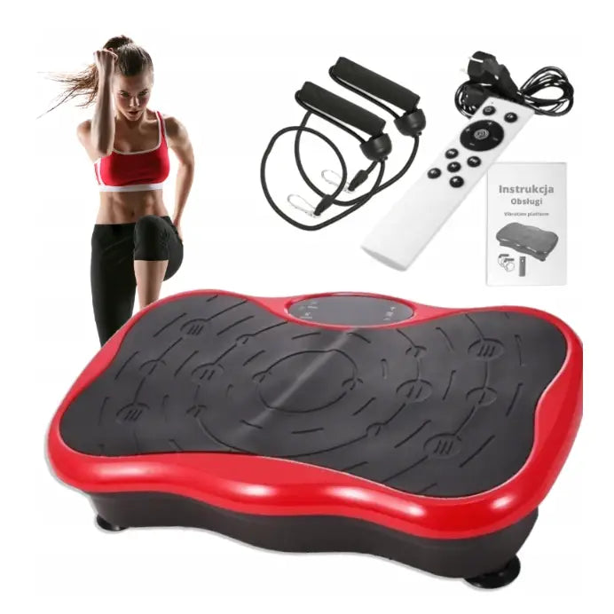 Vibrasjonsplattform i svart og rødt med treningsstrikker, fjernkontroll, manual og kvinne i treningstøy, skrå front.
