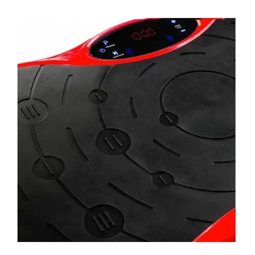 Vibrasjonsplattform, nærbilde av sort gummioverflate med sirkulære mønstre og digitalt display med røde tall.