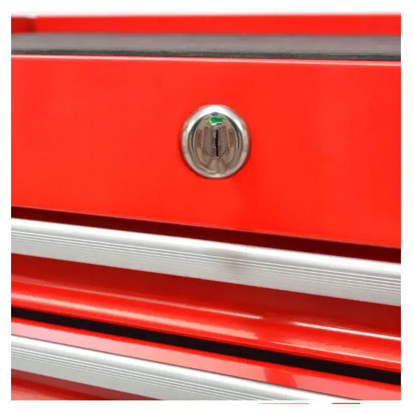 Rød metallskuff fra Vidaxl verkstedvogn, viser sølvfarget nøkkellås og rillet håndtak i detalj.