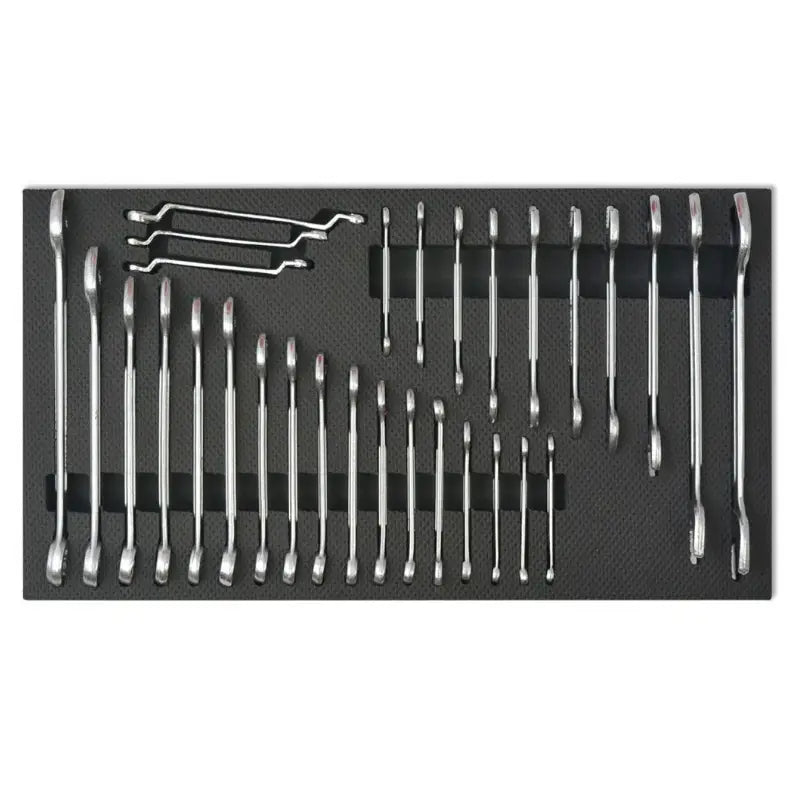 Kombinasjonsnøkler i blankt metall, sort skuminnlegg, flere størrelser tydelig vist ovenfra.