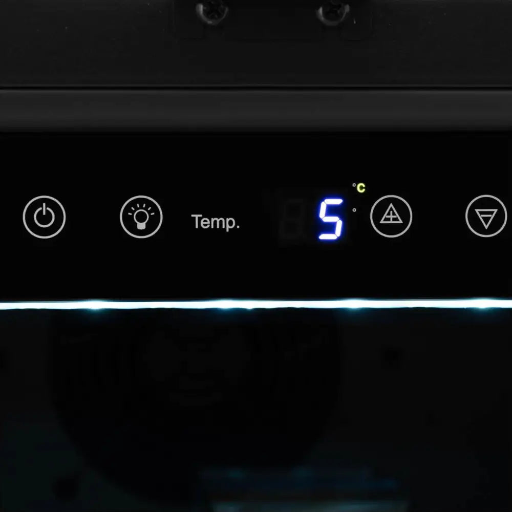 Vinkjøler digitalt kontrollpanel, nærbilde av blå LED-display, berøringsknapper for strøm, lys og temperatur.