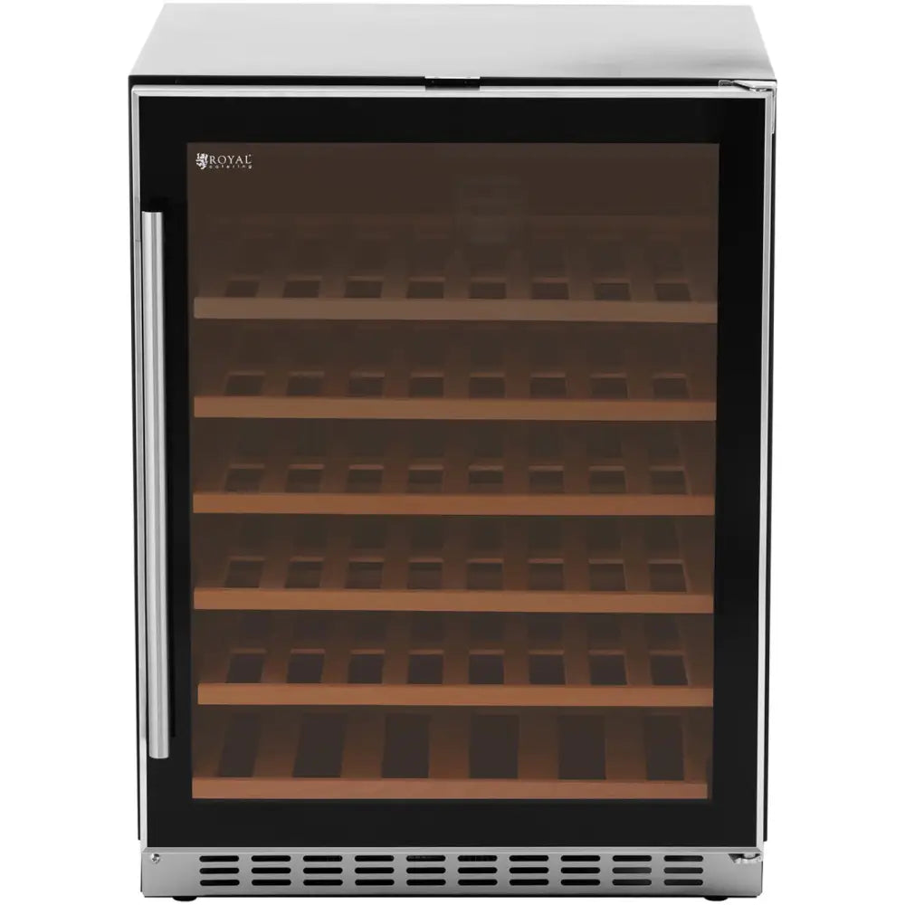 Vinkjøler med seks LED-opplyste trehyller, glassdør og sølvhåndtak, frontvisning med flasker synlige.