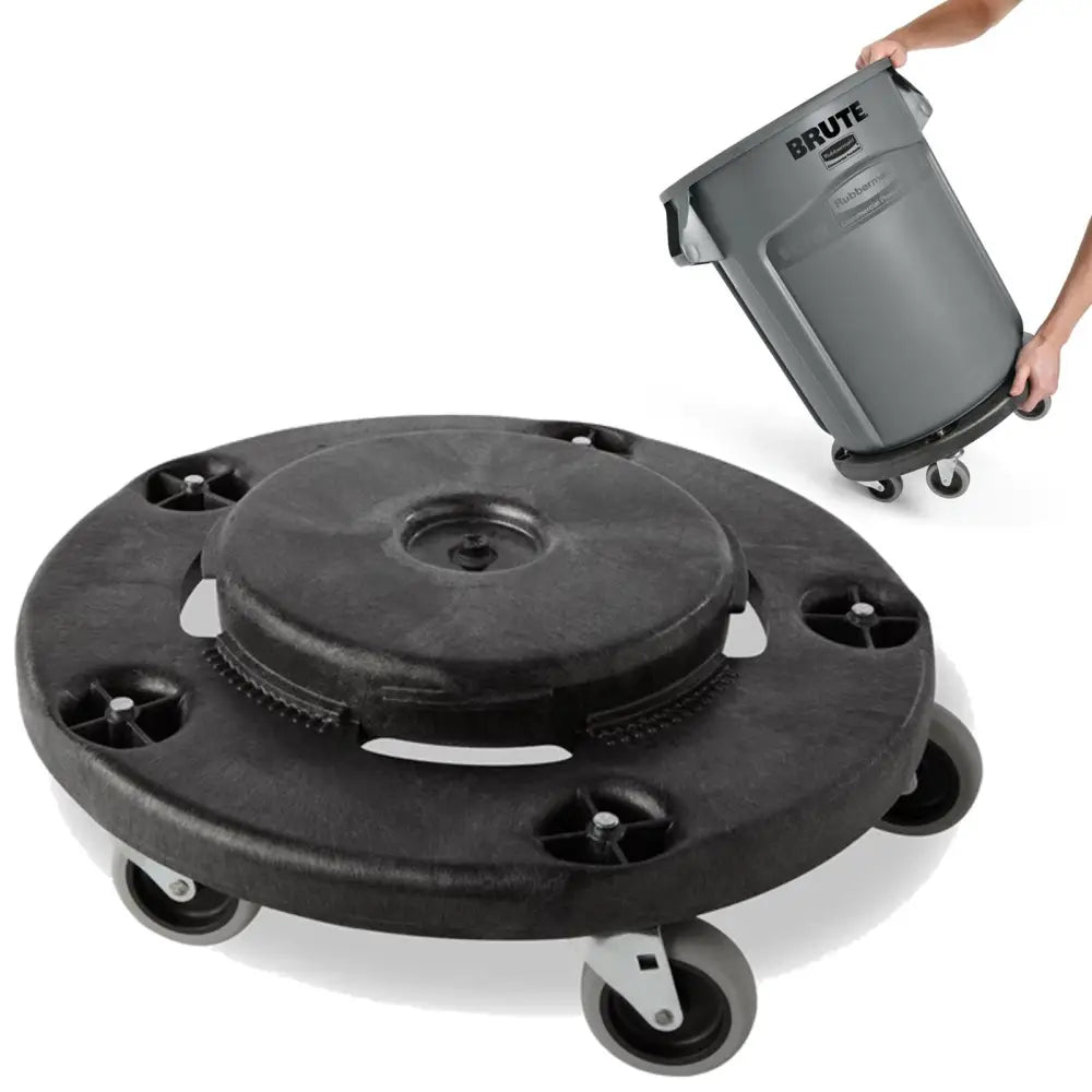 Vognbase til BRUTE-beholdere, sort hardplasttralle med fem hjul og grå avfallsbeholder i bruk.