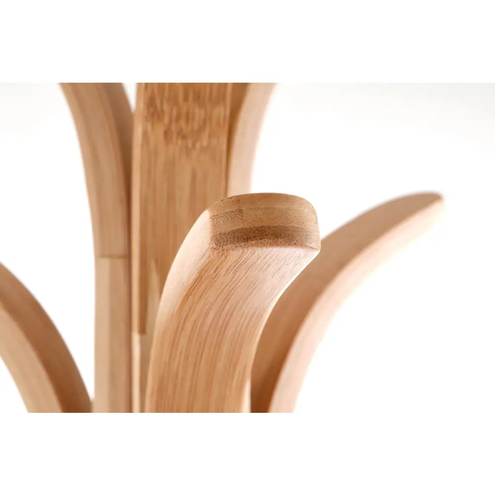 W63 naturlig klembretthenger, nærbilde av buet tre-krok med synlig lagdeling og glatt, lys finish.