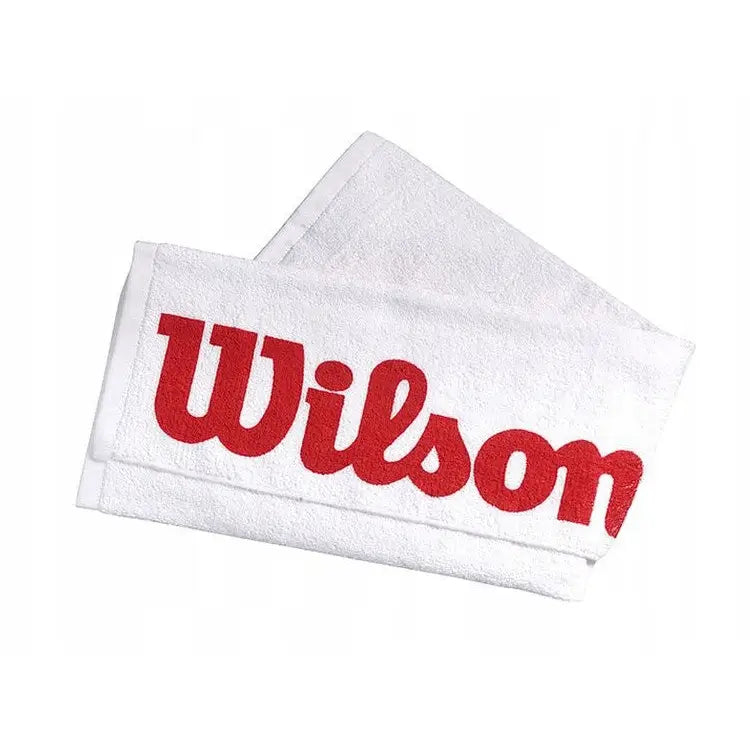 Wilson Sport håndkle 120x65 cm, hvitt tekstilhåndkle brettet med rødt Wilson-logo sentrert på hvit bakgrunn.