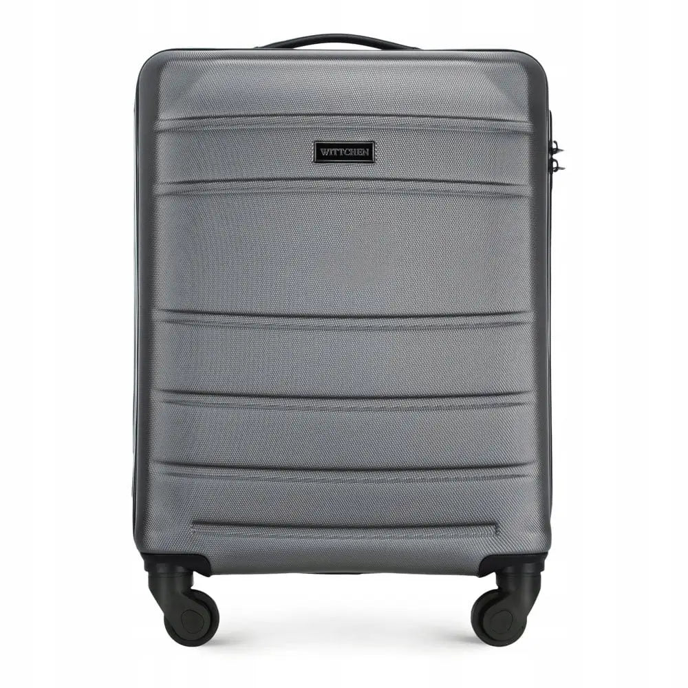 Wittchen carry-on koffert i sølvgrå ABS, frontvisning med svarte håndtak, fire hjul og tydelige horisontale riller.