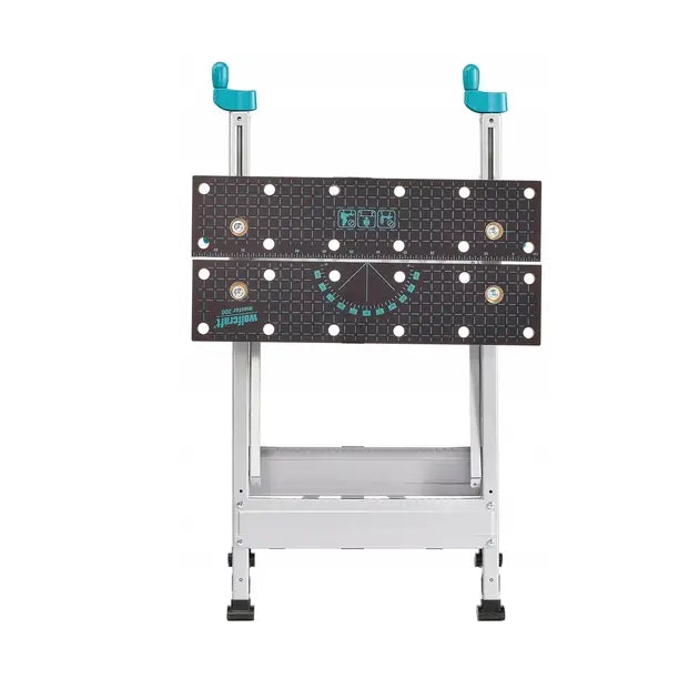 Wolfcraft arbeidsbenk Master 200 forfra, viser rutenett, målemarkeringer og blå håndtak på bordplaten.