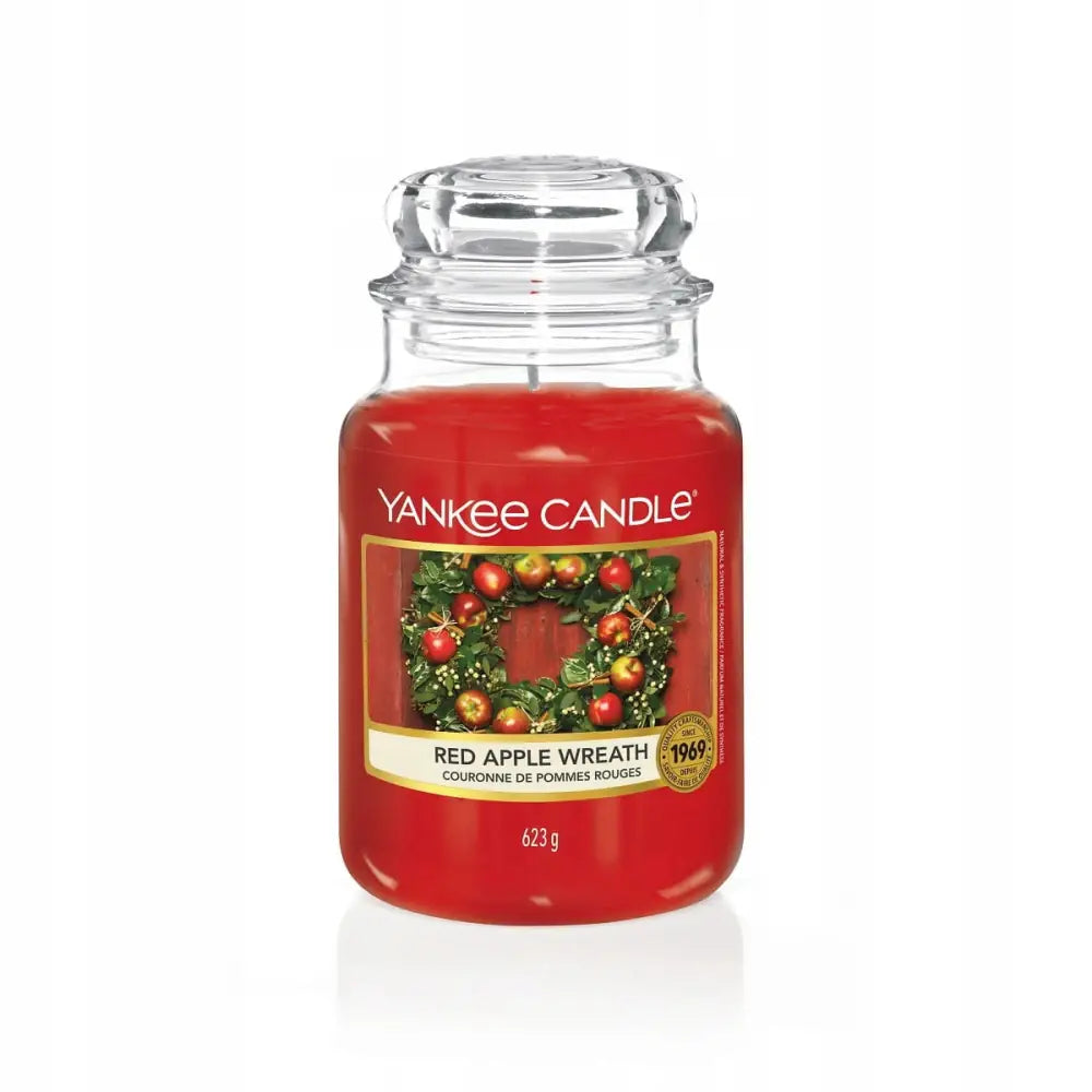 Yankee Candle stort duftlys Rødt Eplekrans i glasskrukke, etikett med julekrans og røde epler.