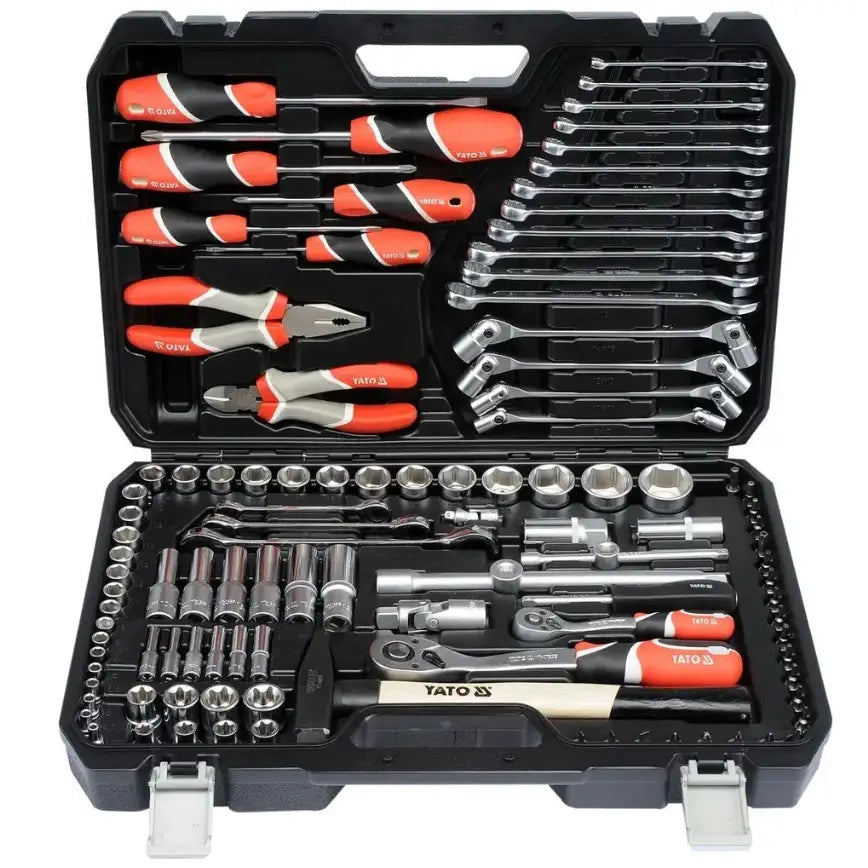 Yato nøkkelsett i svart koffert, oversiktsbilde av 109 ulike verktøy pent organisert i separate rom.