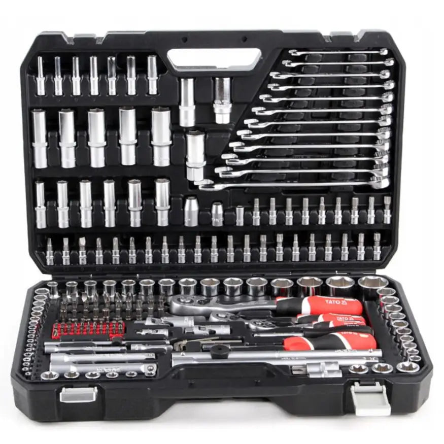 Yato verktøykasse med 216 deler, frontbilde som viser sort koffert åpen med piper, nøkler og røde håndtak.