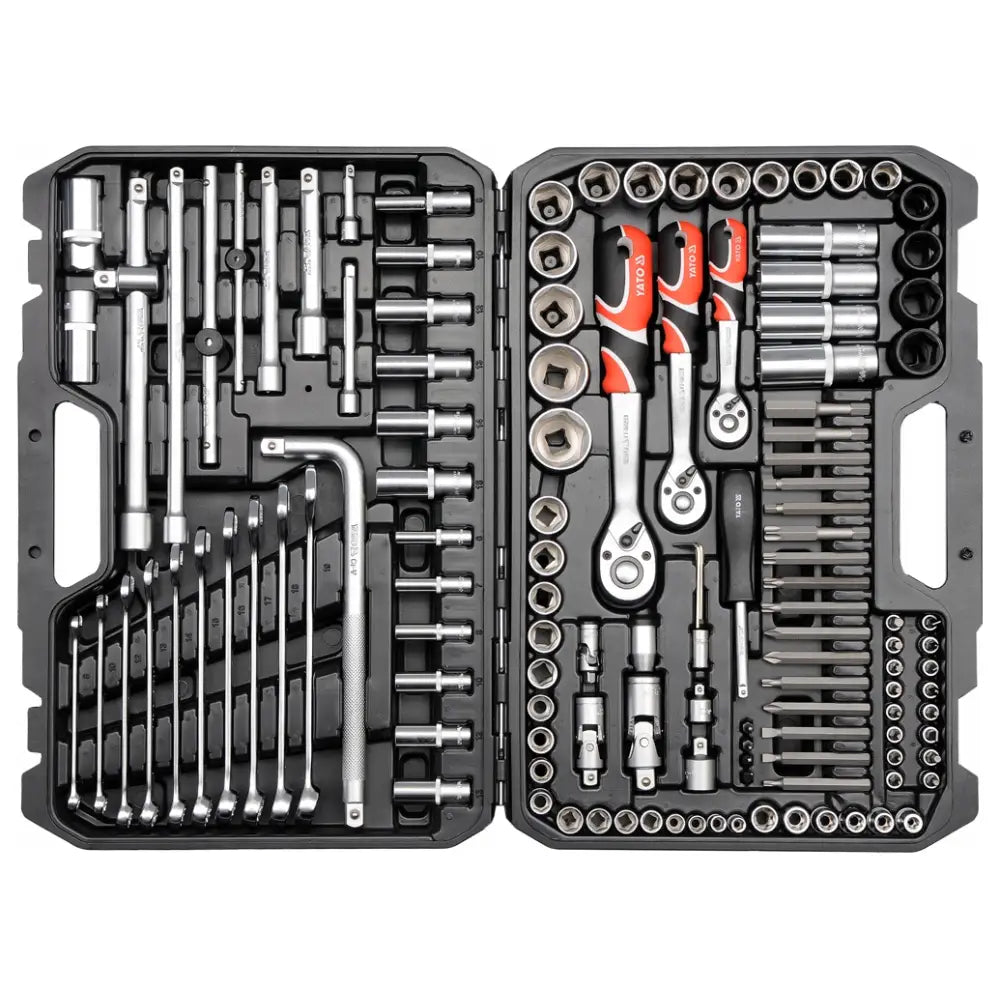 Yato verktøysett XXL, åpent sort skrin sett ovenfra med 128 metallverktøy og røde håndtaksdetaljer.