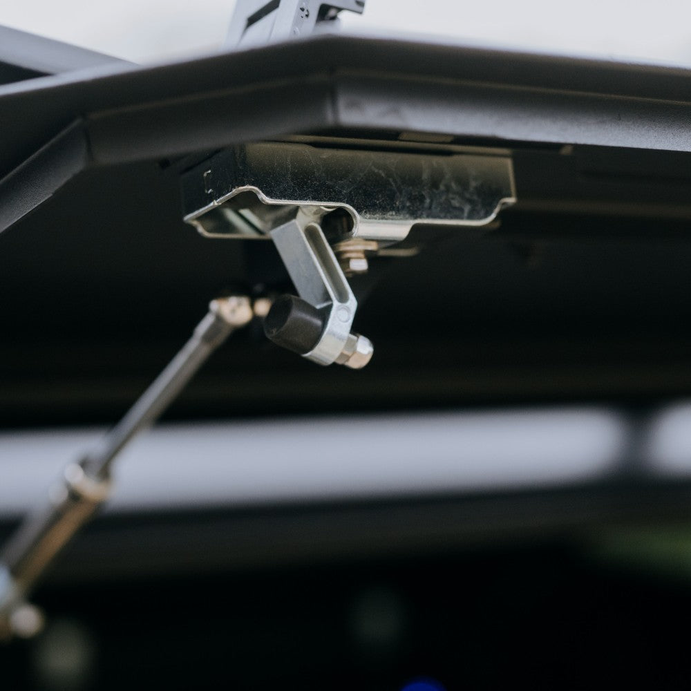 Monteringssett med skruer og kabling til hardtop Toyota Hilux 05-15