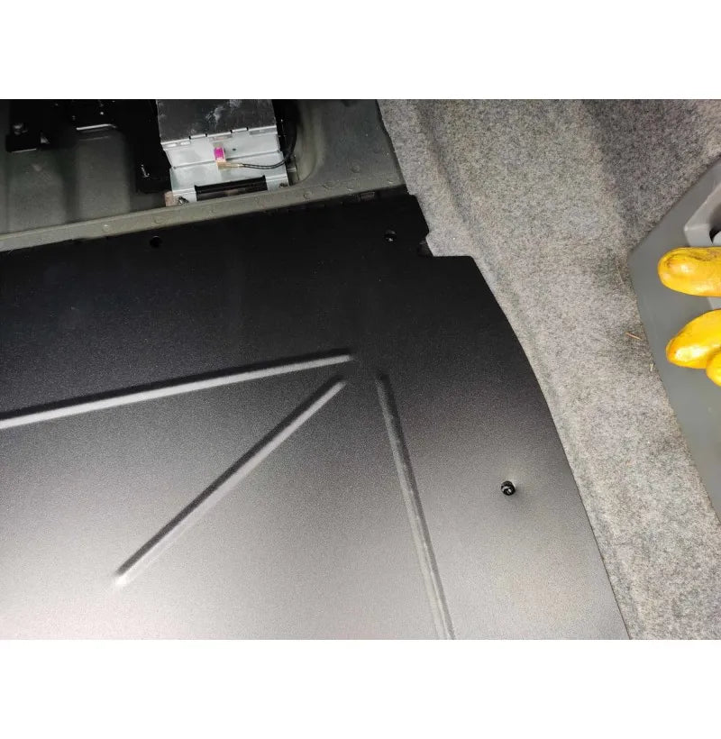Lettvekt aluminiumsplate for reservehjulbrønn montert i BMW E91