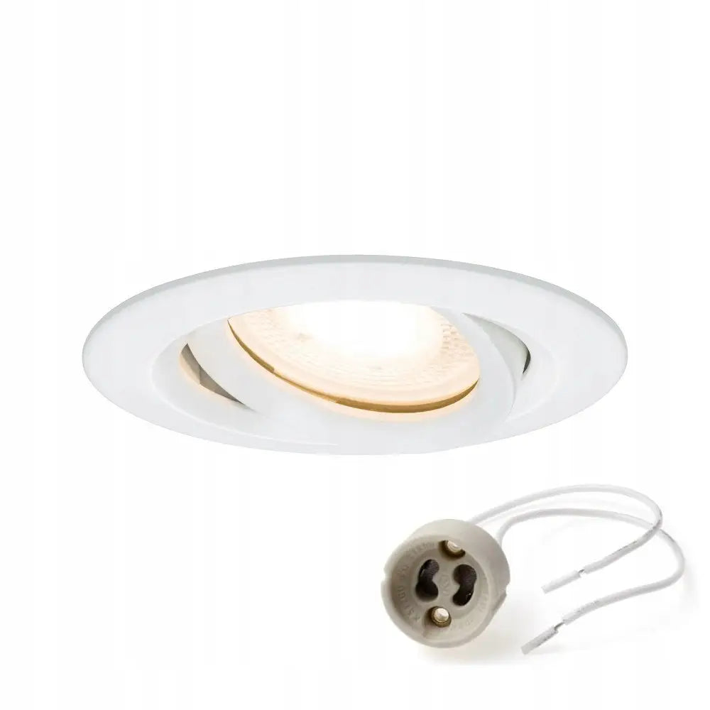 Spotter I Tak, rund hvit innfelt lampe med justerbar lysflate og liten sokkel med ledninger ved siden av.