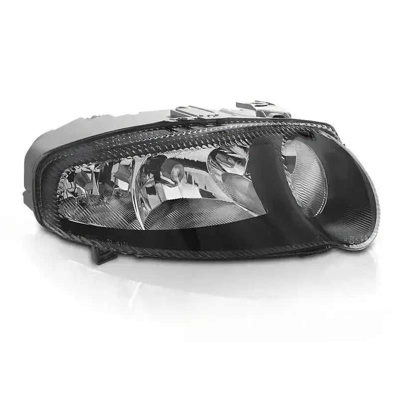Alfa Romeo 147 01-10 - Deler Og Tilbehør, høyre billykt med klart glass, sorte detaljer og reflekterende overflate.