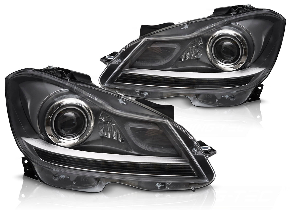 Frontlykter til Mercedes W204 11-14 – komplett par på hvit bakgrunn, hovedbilde