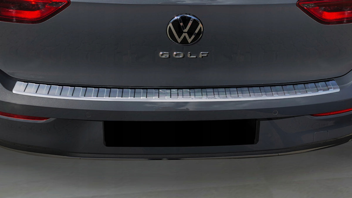 Avisa bakfangerbeskytter til Vw Golf VIII – sølv børstet overflate