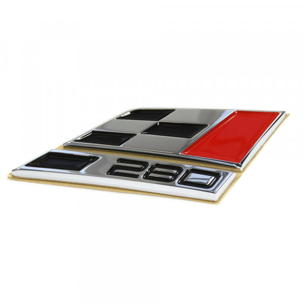 Emblem/logo til Seat Cupra 280 Chrome / Red / Black i ABS-materiale med krom, rød og svart farge, montert på bakluke