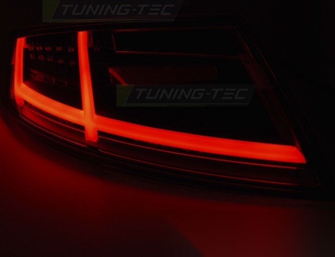 Baklykter Audi TT 8J 06-14 sett fra siden — profil synlig.